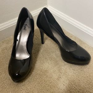 Black high heels shoes. Size 6.5